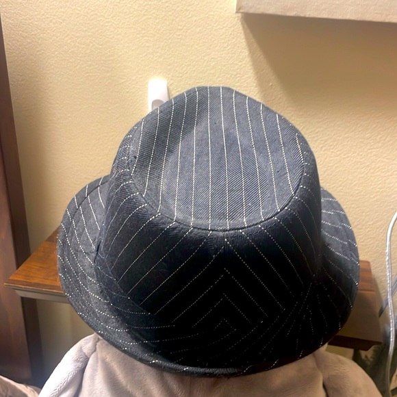 Women’s Hat. Size Small inside measurement is 20” Black with white pinstripes - Picture 3 of 6